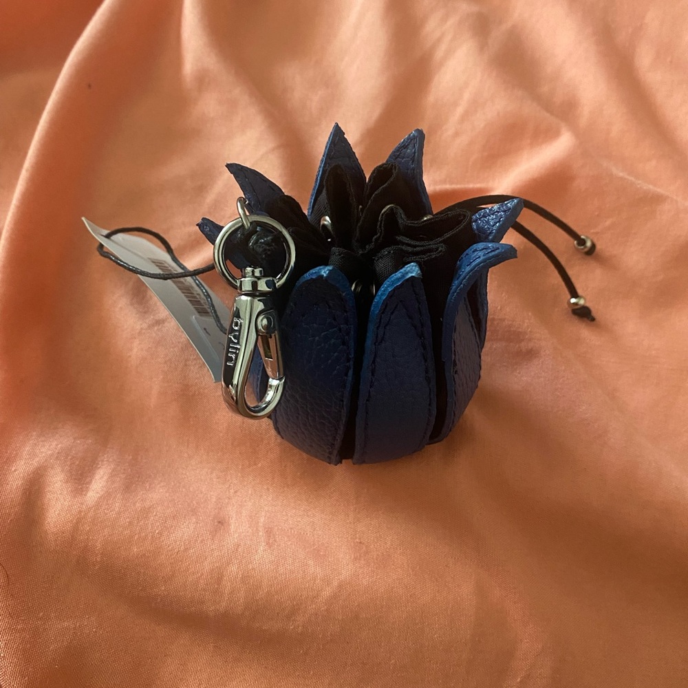 Mini Tulip Keychain - Picture 3 of 4